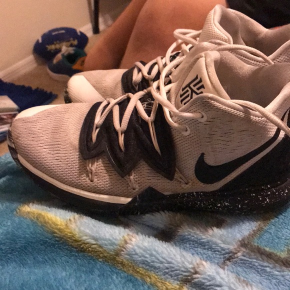 kyrie snickers - Picture 6 of 7